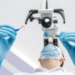 Лечение зубов под микроскопом: новейшие технологии в стоматологии
